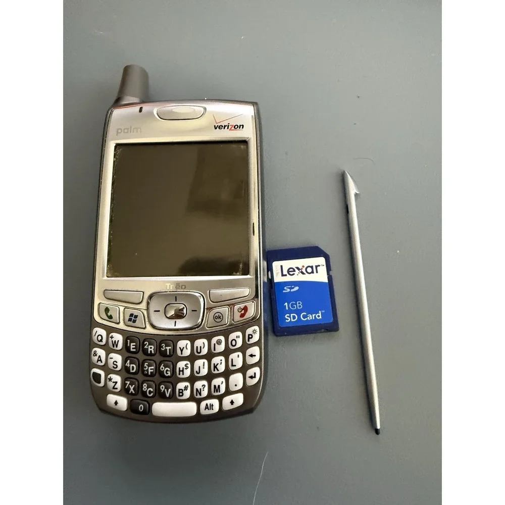 Palm Treo Bundle – Verizon Models 650 & 700w (CDMA Collector's Lot) UNTESTED